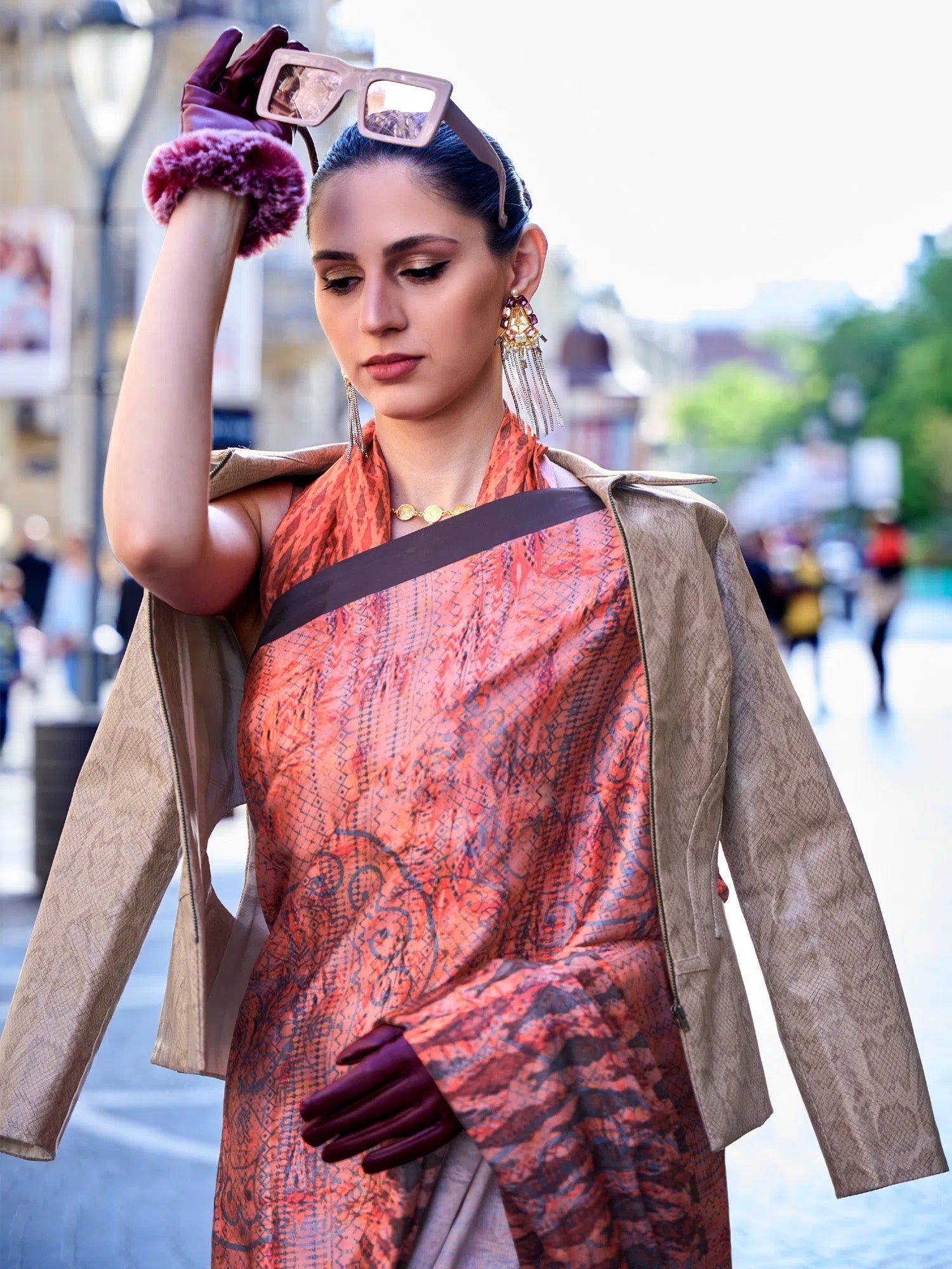 Saree Mall Women's Satin Peach Digital Print Designer Saree With Blouse Piece-KLORA332010 Chic Sleeveless Blouse Saree Mall Women's Satin Peach Digital Print Designer Saree With Blouse Piece-KLORA332010 Chic Sleeveless Blouse